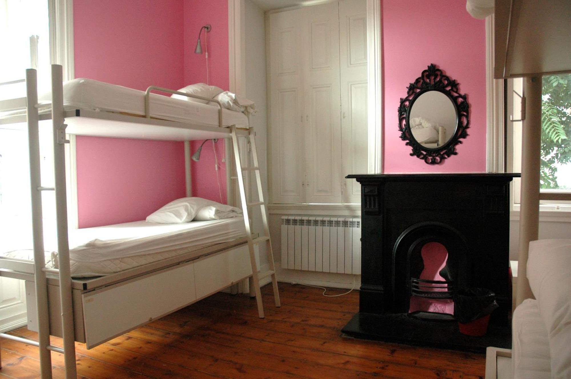 Safestay Lisbon Bairro Alto Стая снимка